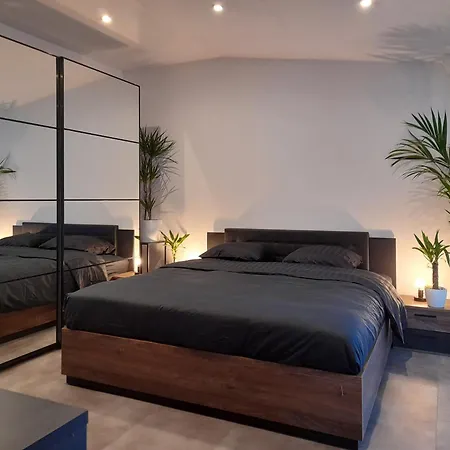 De Luxe Avec Pensionat